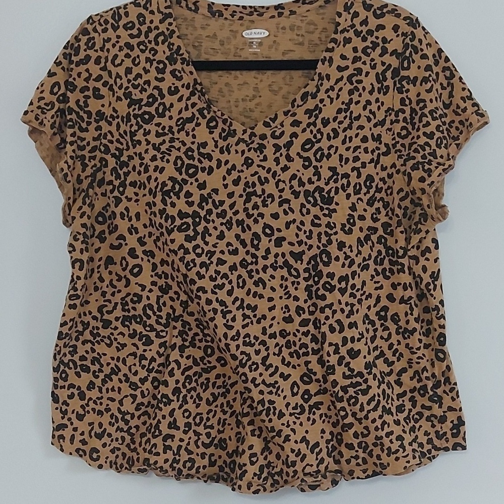 OLD navy xl cheetah print tshirt